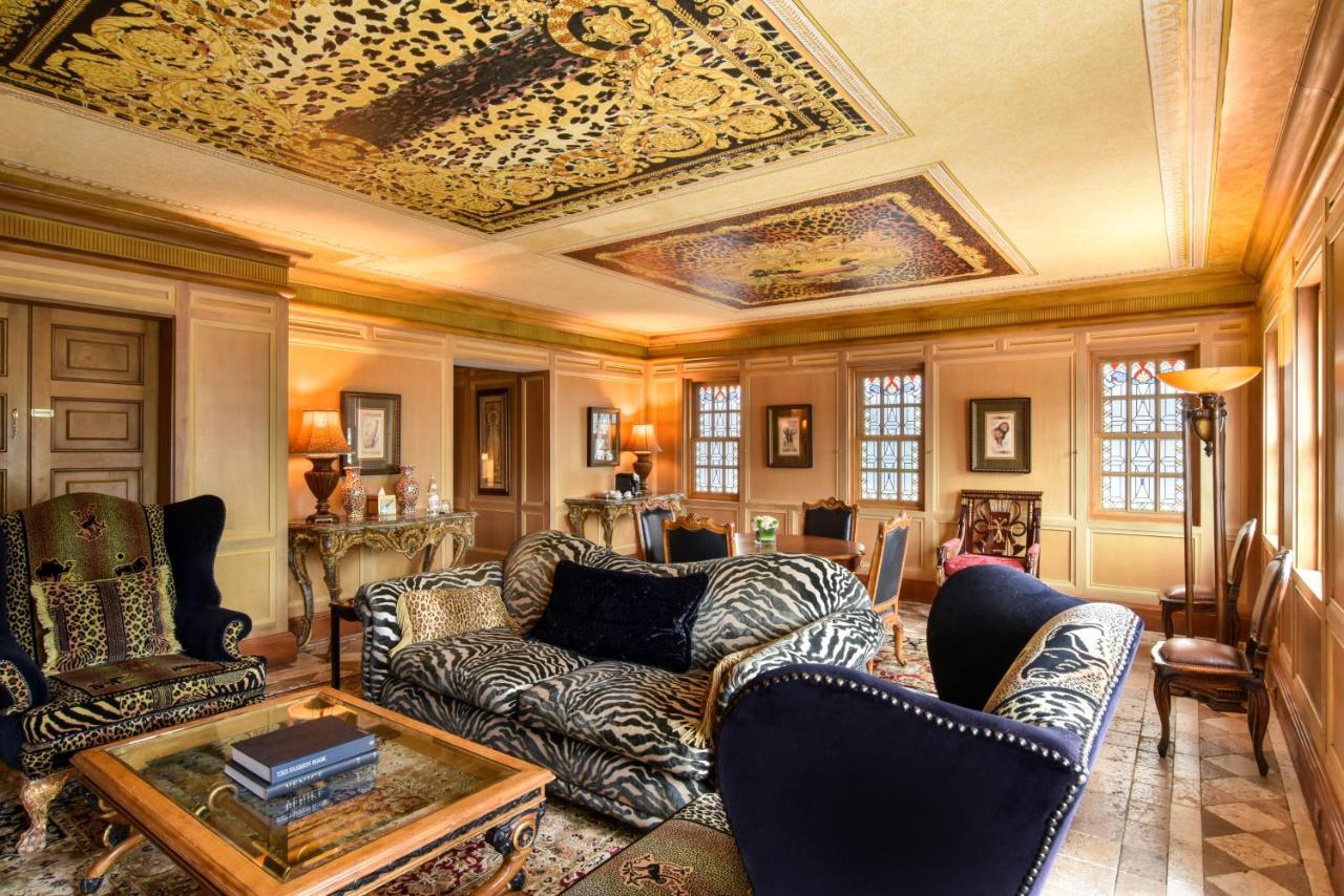 The Casa Casuarina 4*