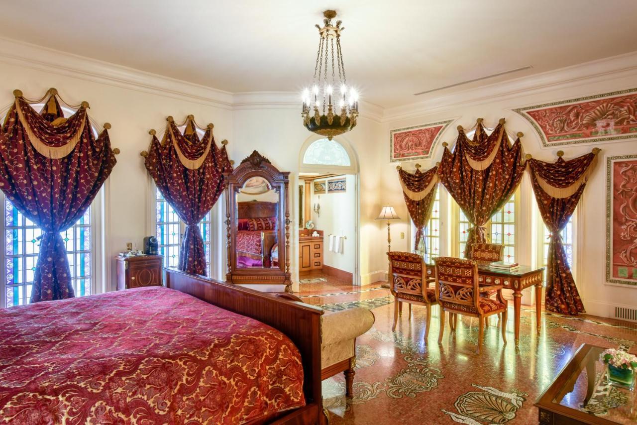 The Casa Casuarina 4*