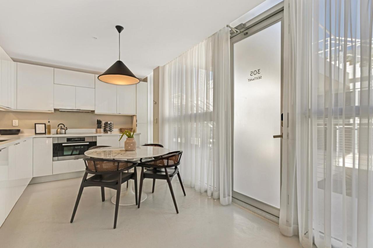 Apartment Roami At 250 Collins
