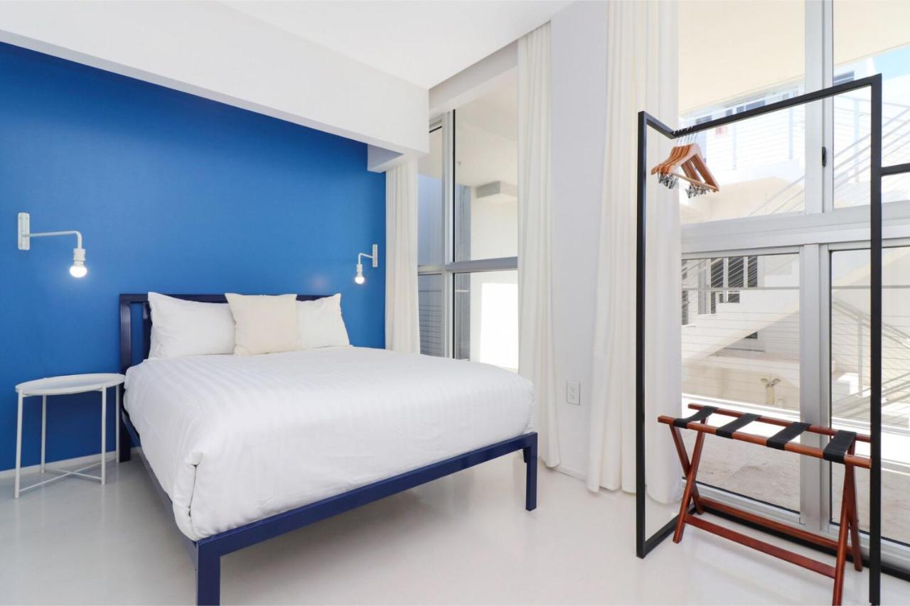 Apartment Roami At 250 Collins *