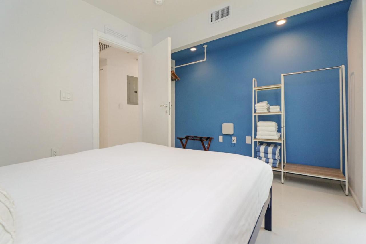 Apartment Roami At 250 Collins