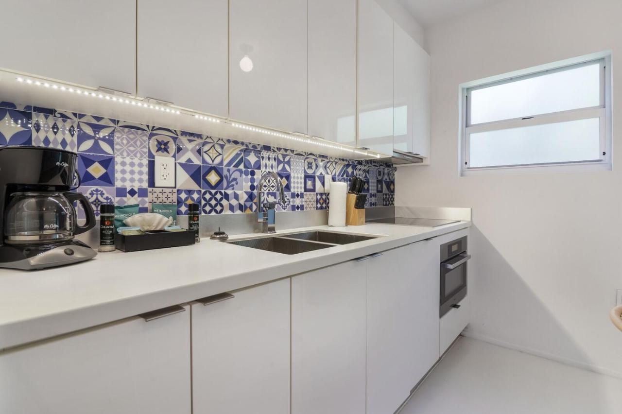 Apartment Roami At 250 Collins