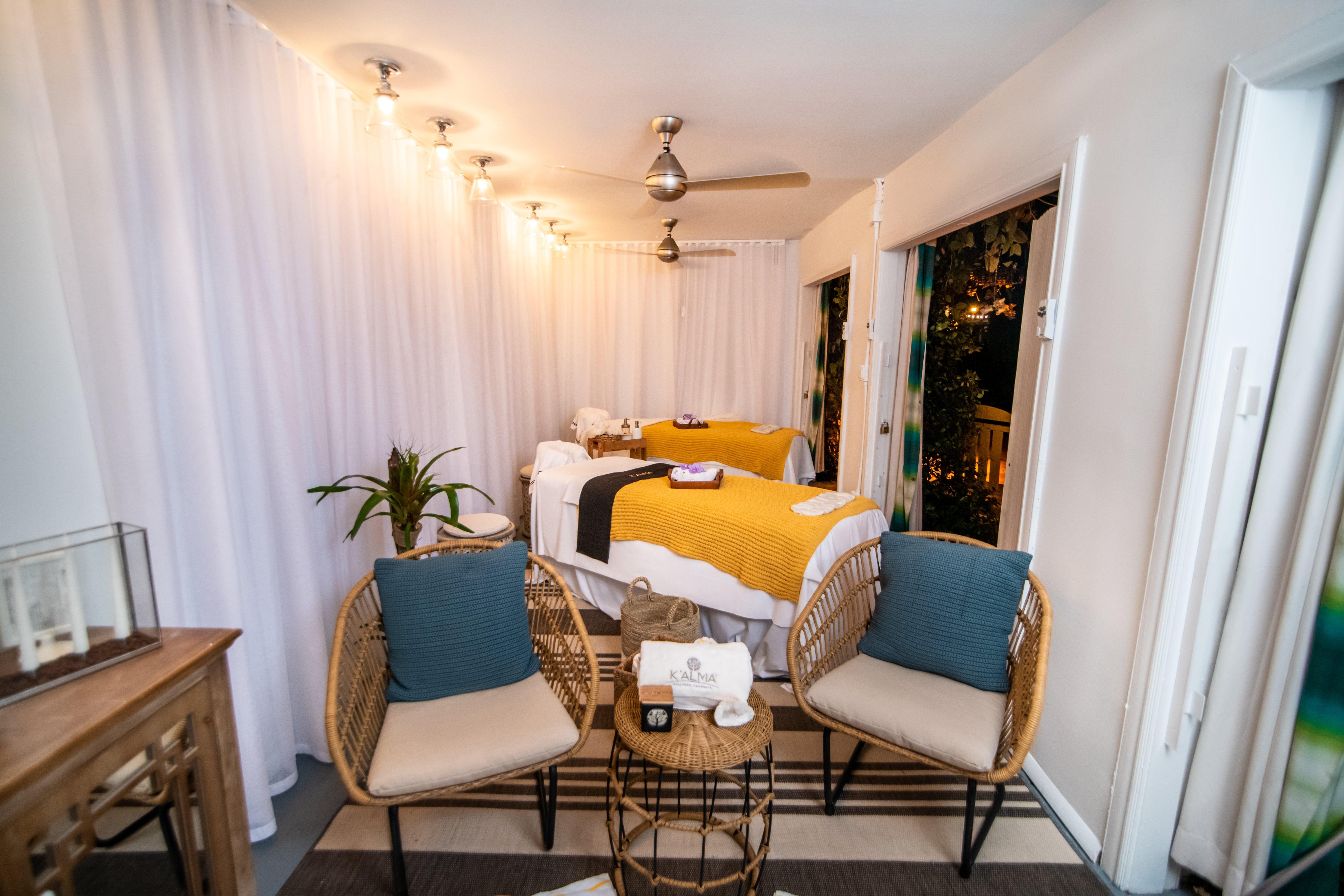 Kimpton Surfcomber By Ihg Resort Miami Beach