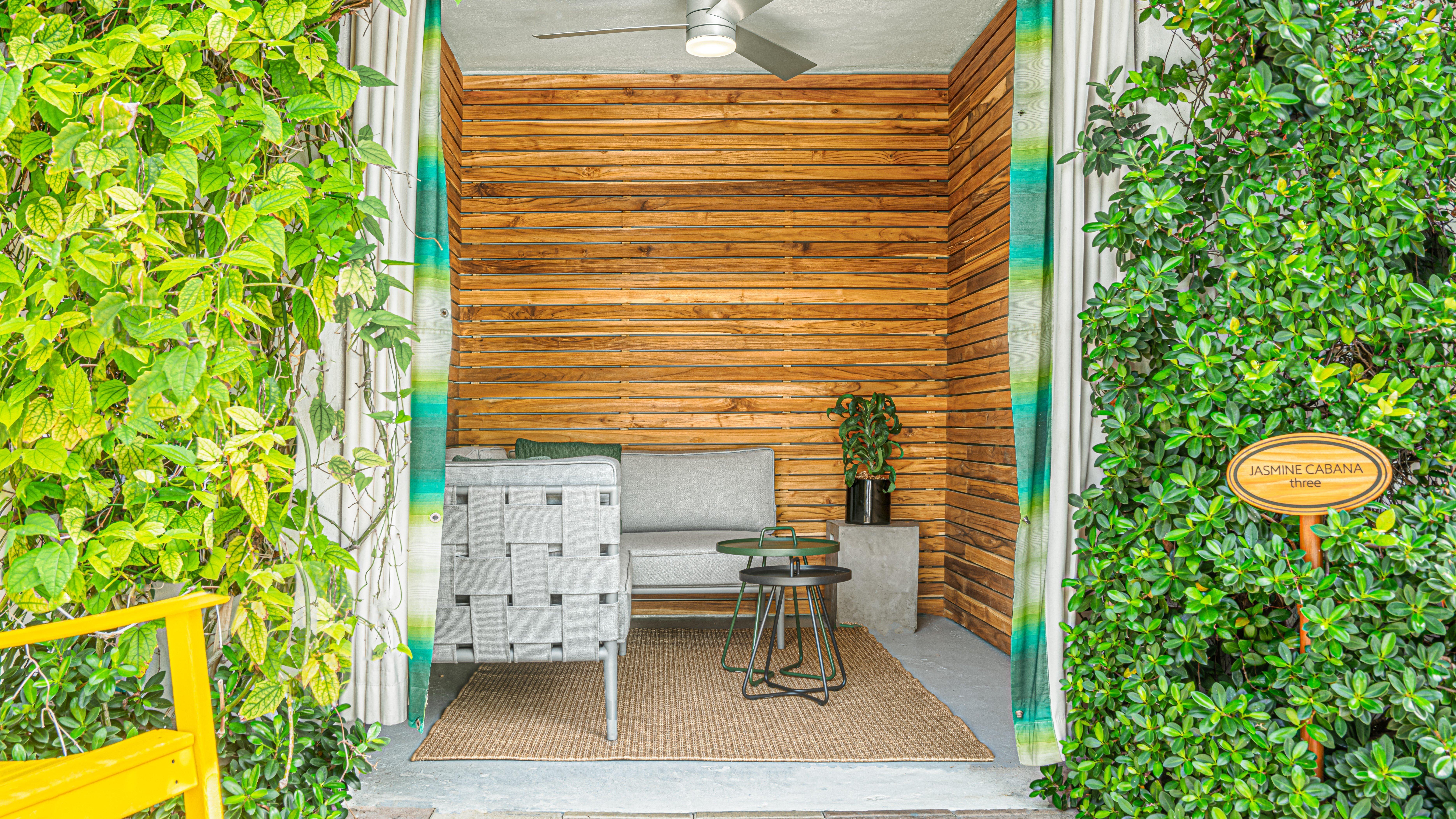 Resort Kimpton Surfcomber By Ihg