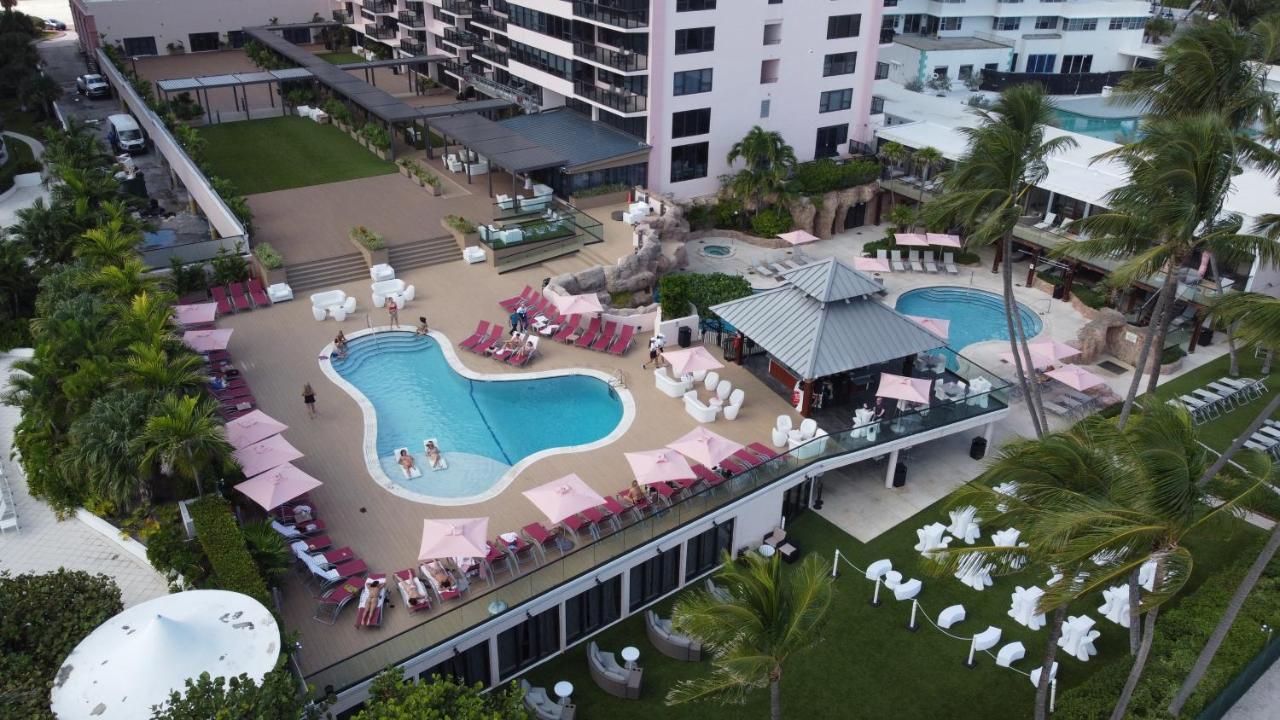 Two Bedroom On The With Balcony And Oceanview *