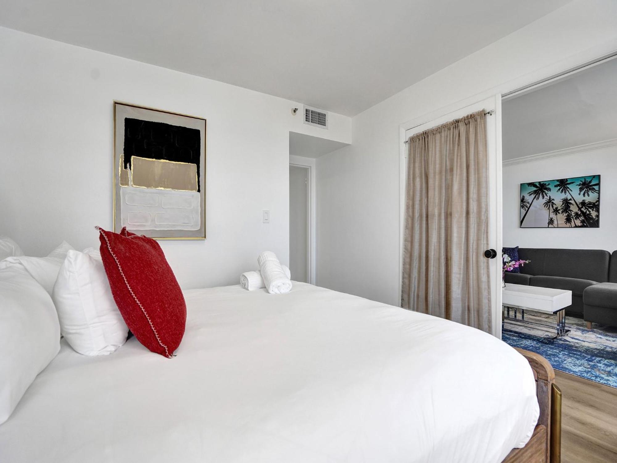 Ocean View Service 1504 Apartment *