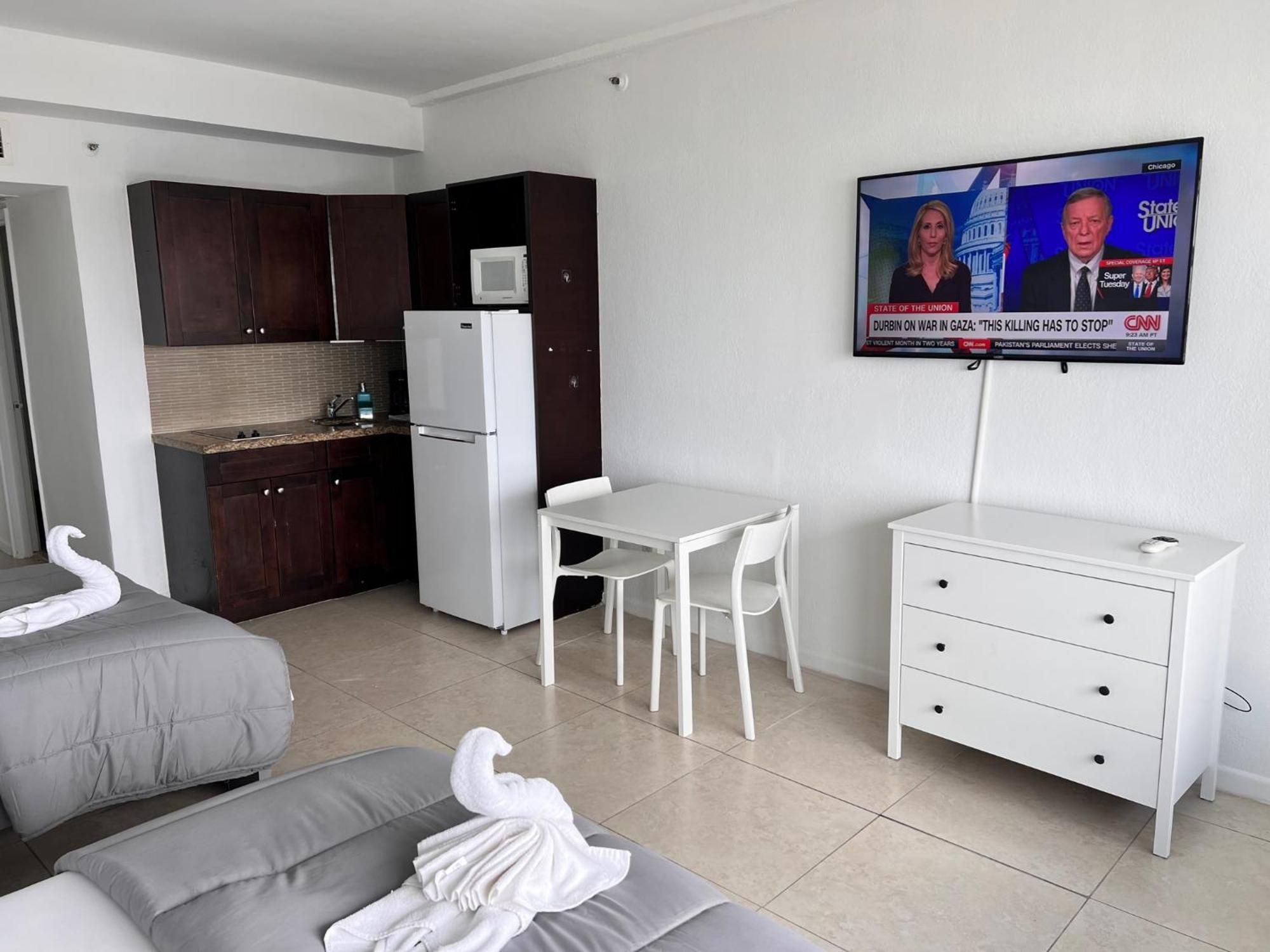Ocean Front Units At Miami Apartment *