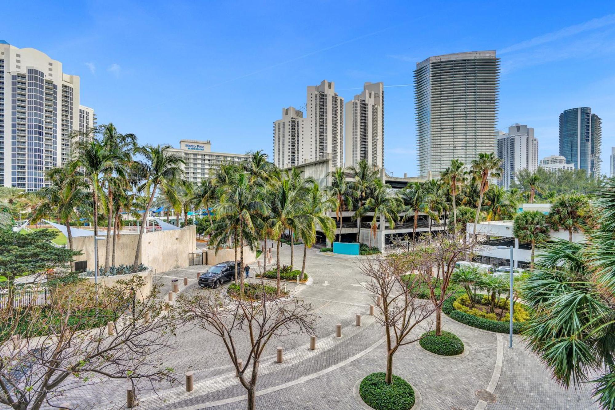 Ocean Reserve Luxury Across From Sunny Isles Miami Beach