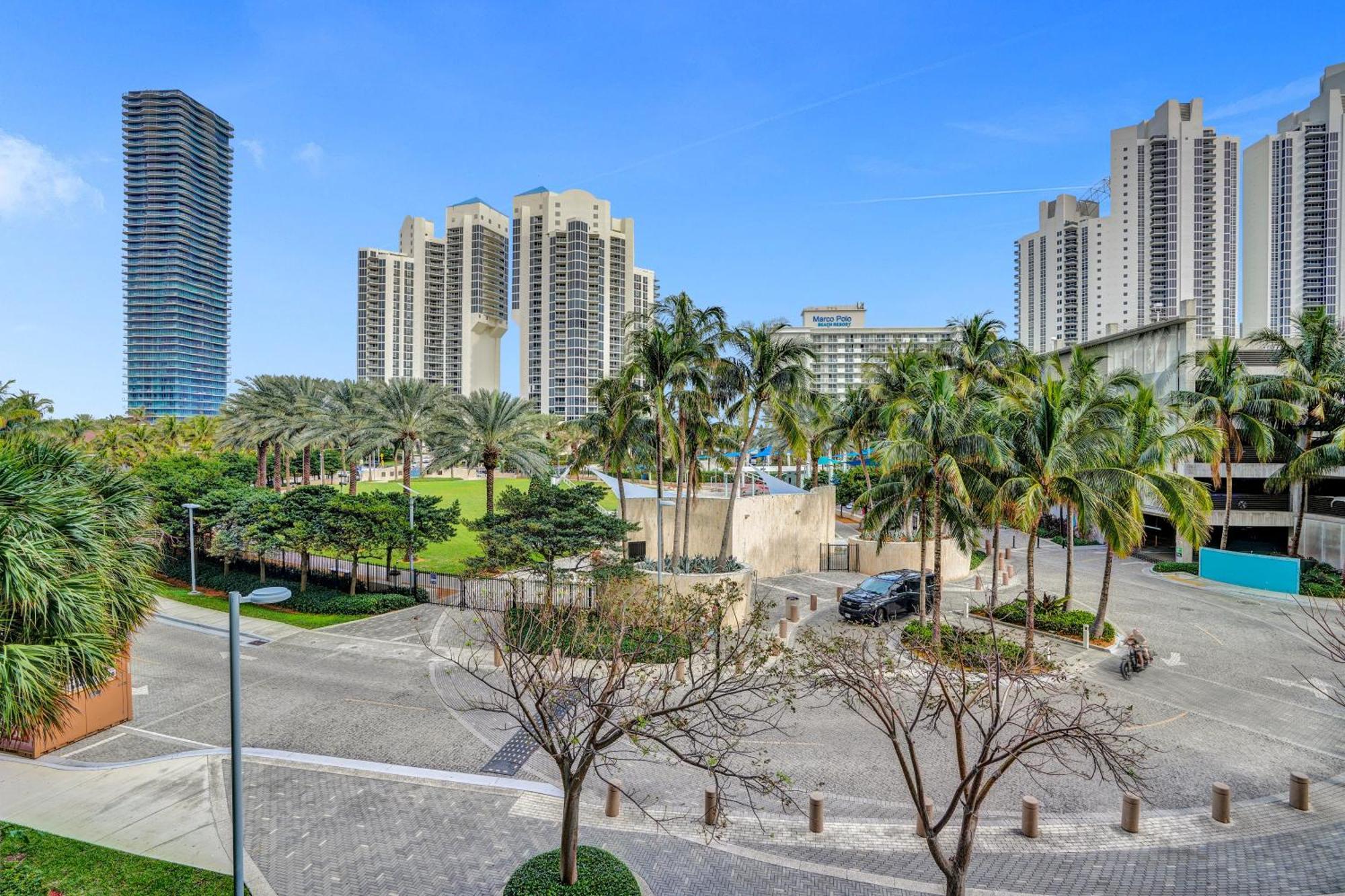 Ocean Reserve Luxury Across From Sunny Isles