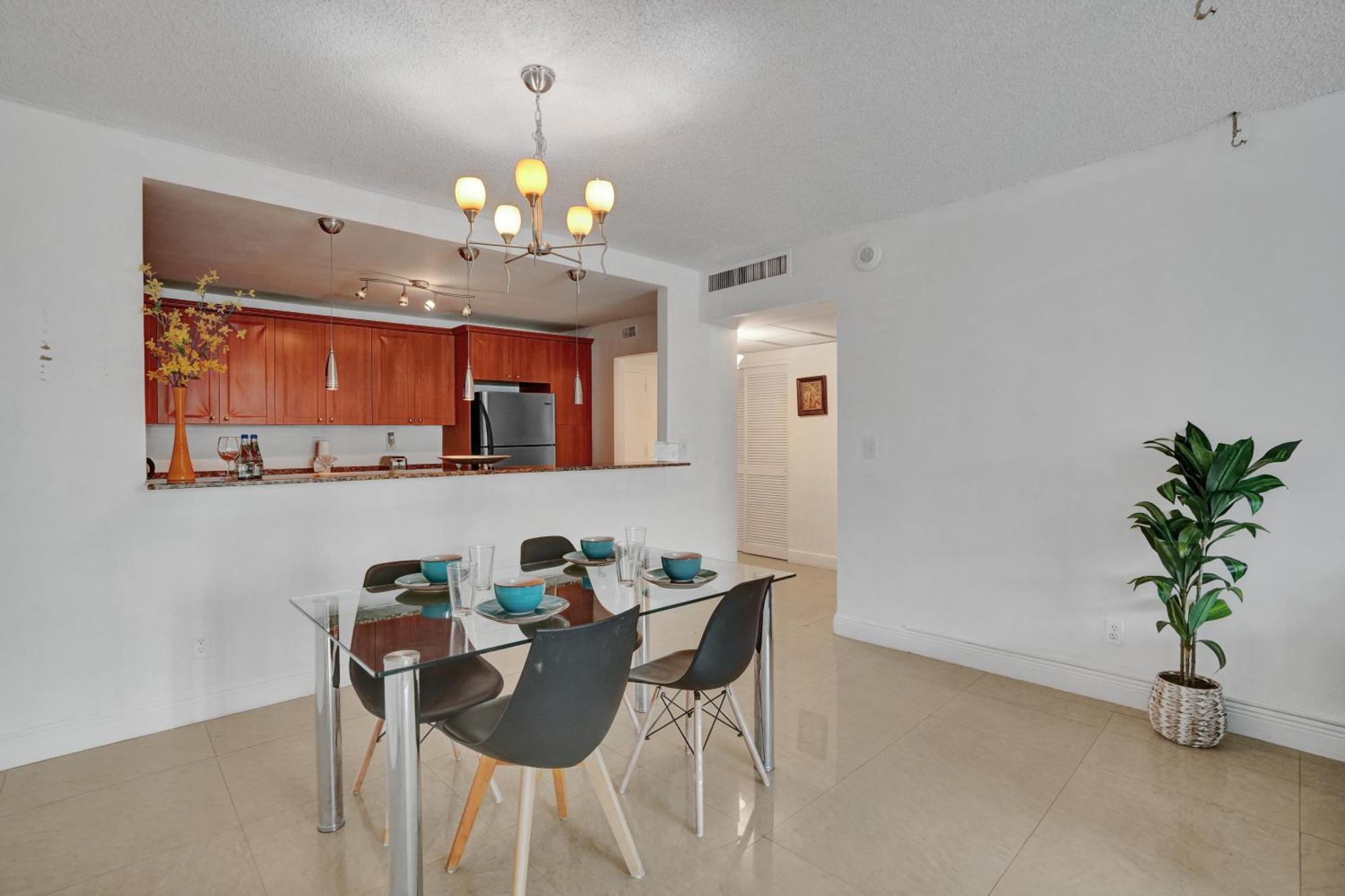 Ocean Reserve Luxury Across From Sunny Isles * Miami Beach