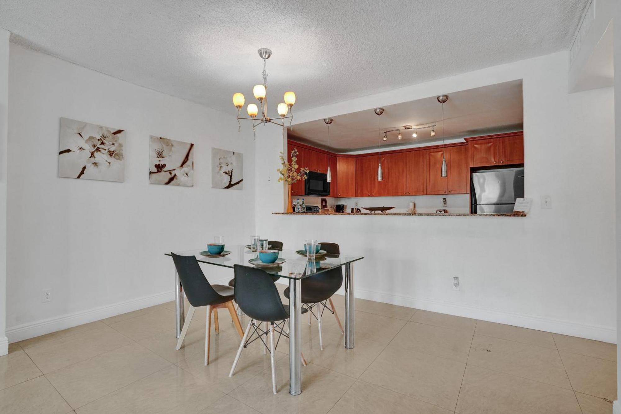 Ocean Reserve Luxury Across From Sunny Isles Apartment *