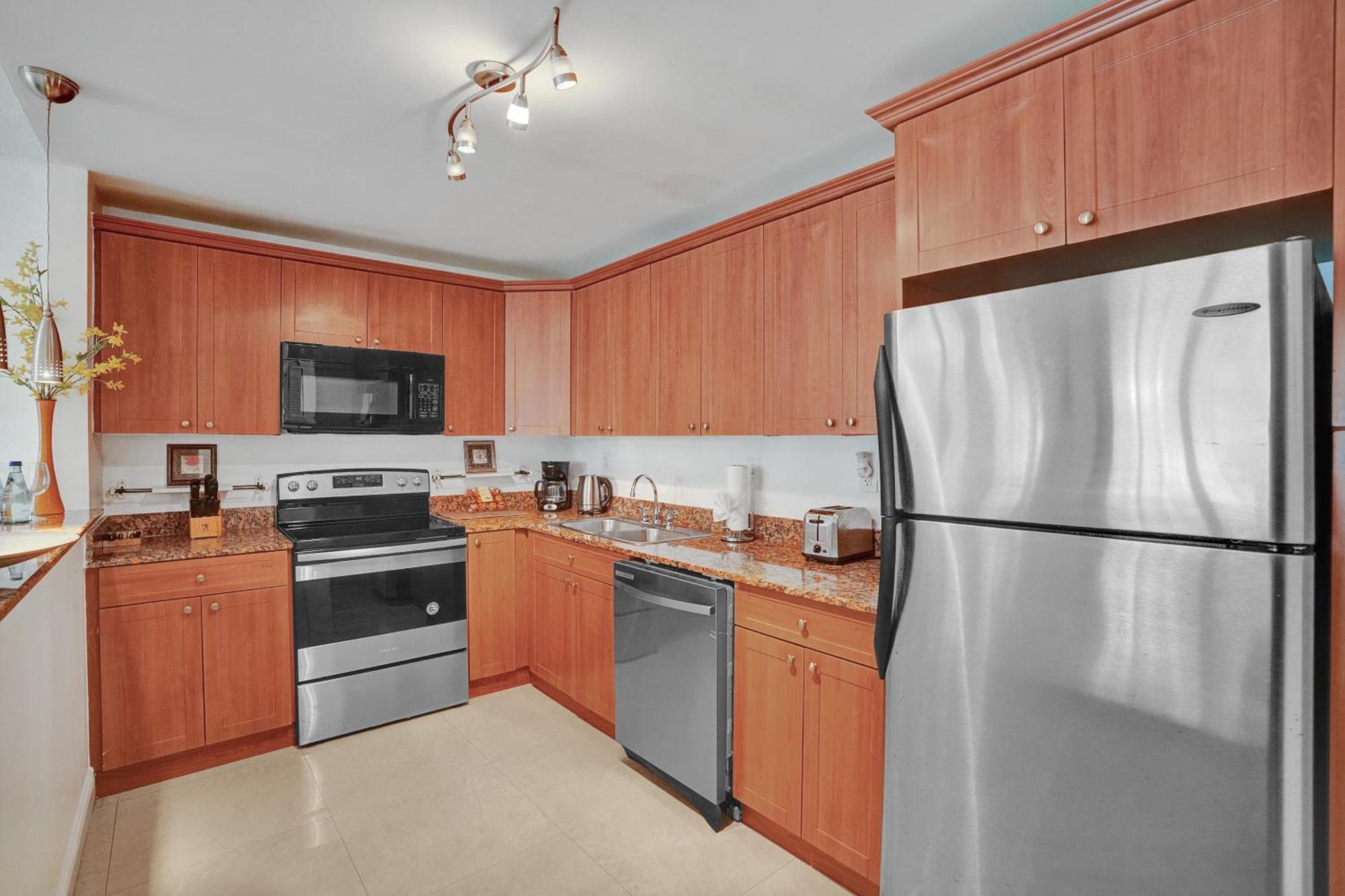Ocean Reserve Luxury Across From Sunny Isles *