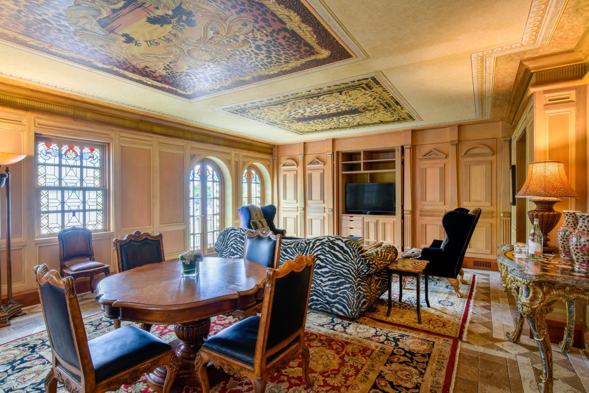 The Casa Casuarina