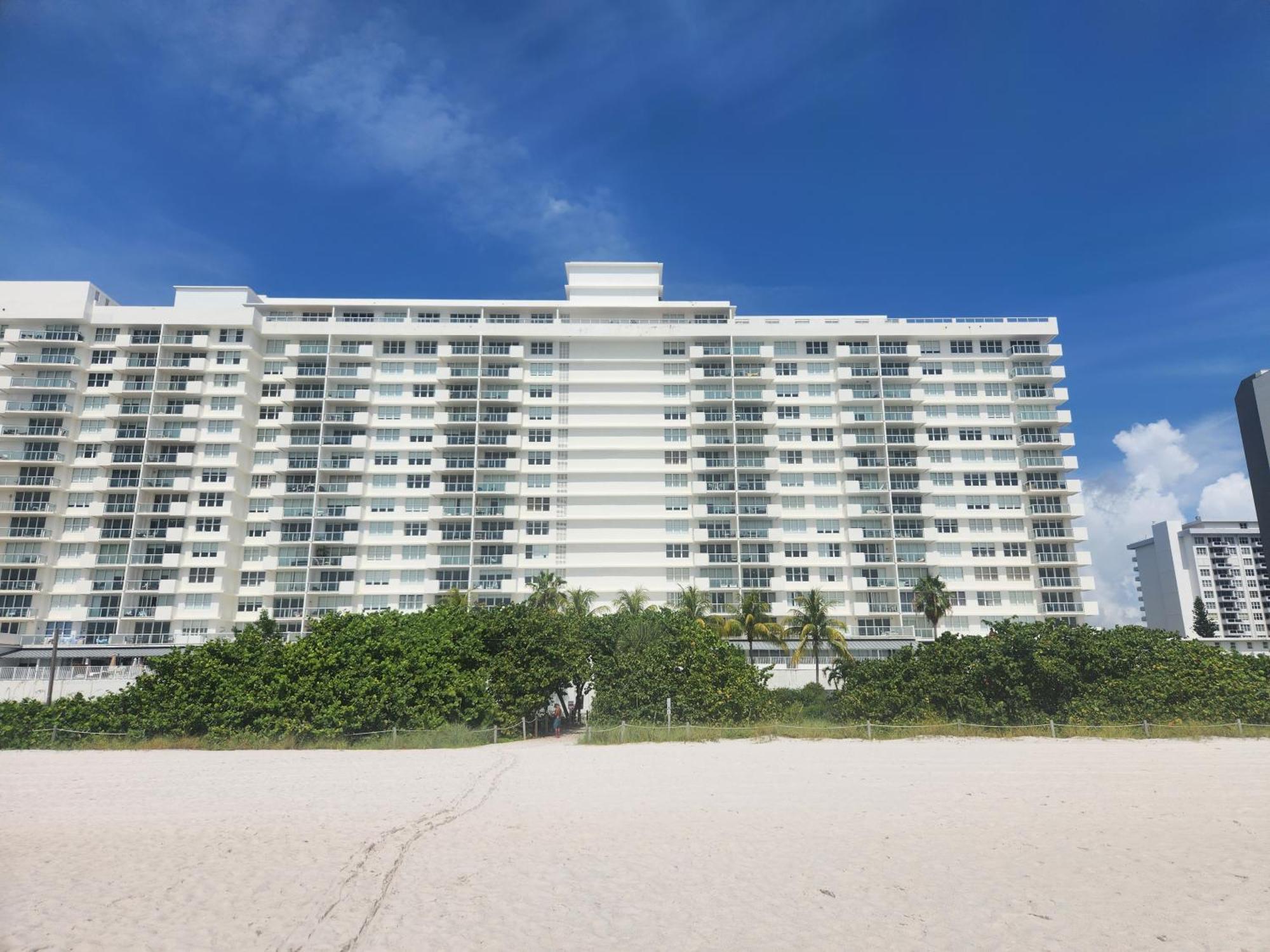 Entire Front W/ Pool Amazing View 4pax