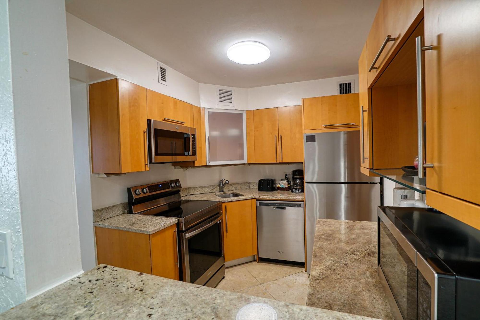 Two Bedroom On The With Balcony And Oceanview *