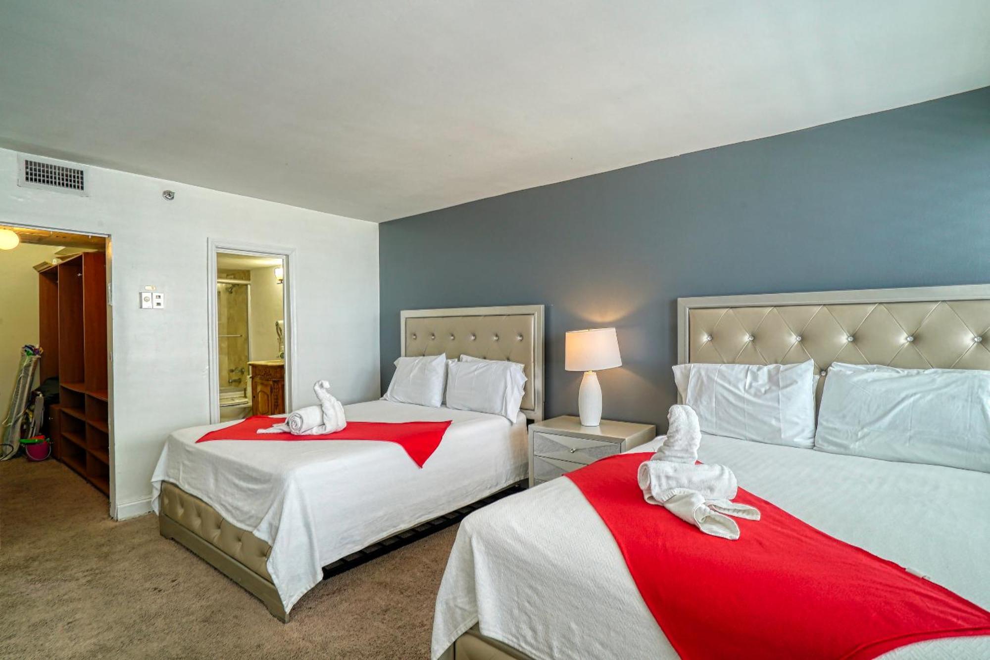 Two Bedroom On The With Balcony And Oceanview *