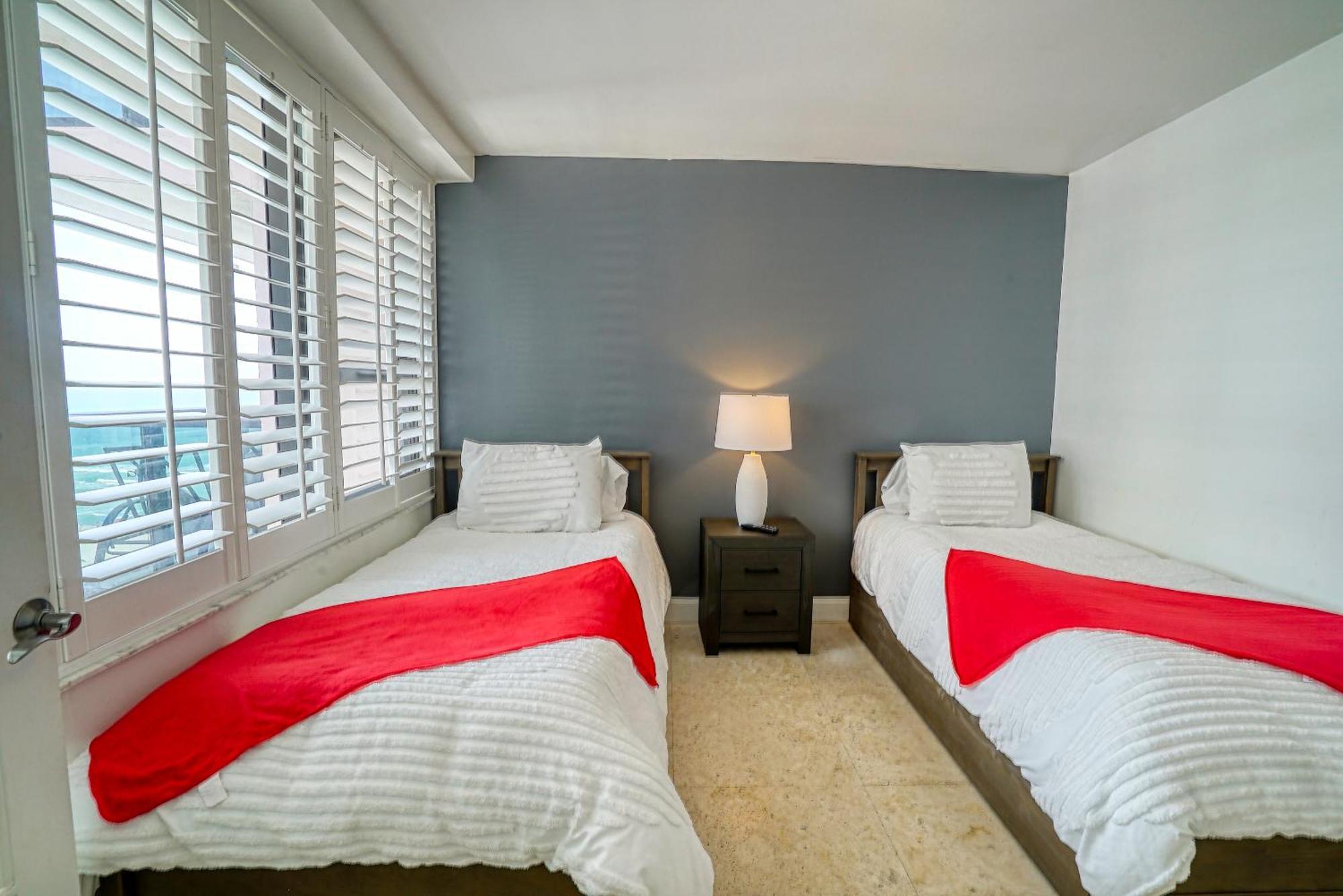 Aparthotel Two Bedroom On The With Balcony And Oceanview