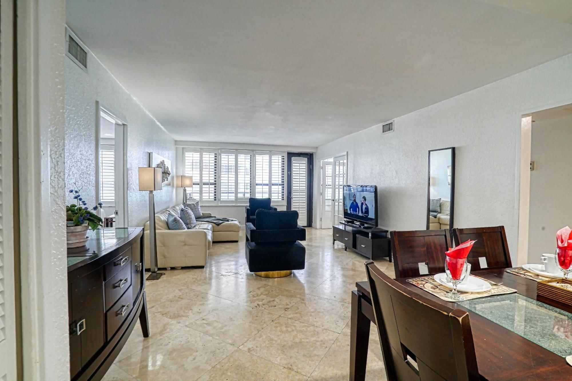 Aparthotel Two Bedroom On The With Balcony And Oceanview *
