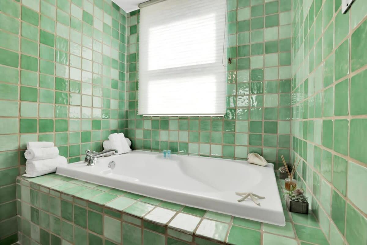 Apartment New Amazing Large 3br Direct Oceanfront Penthouse On Ocean Drive!! Miami Beach