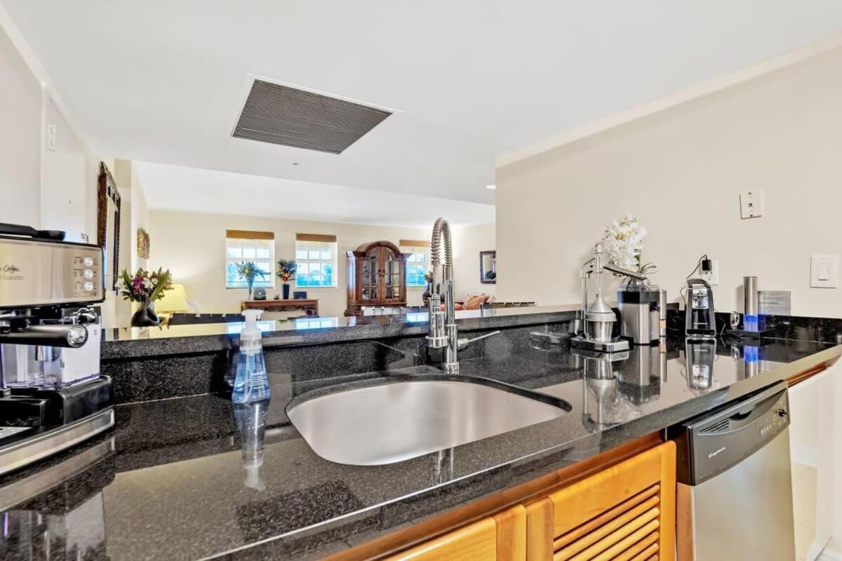 New Amazing Large 3br Direct Oceanfront Penthouse On Ocean Drive!! Apartment