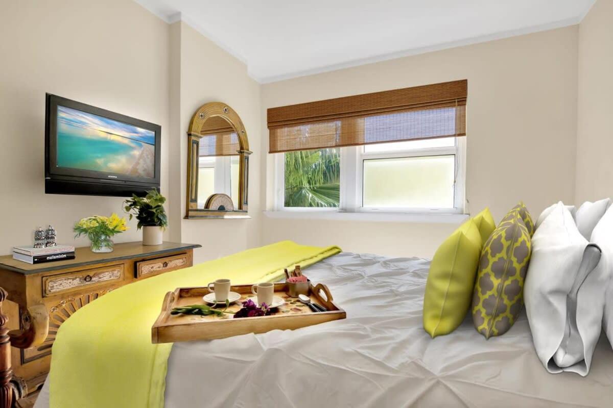 Apartment New Amazing Large 3br Direct Oceanfront Penthouse On Ocean Drive!! *