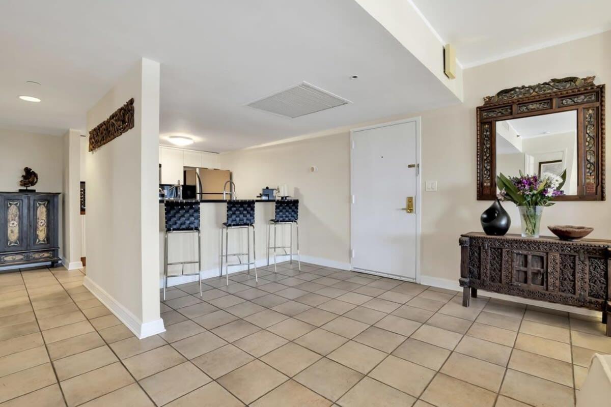 New Amazing Large 3br Direct Oceanfront Penthouse On Ocean Drive!! *