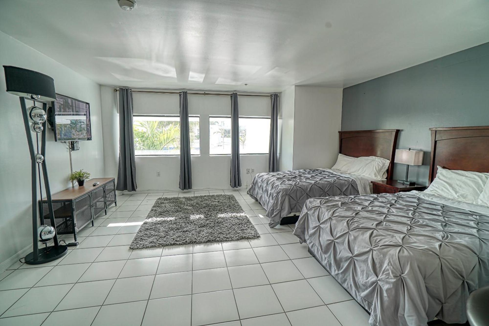 Deluxe And At The Casablanca Miami Beach