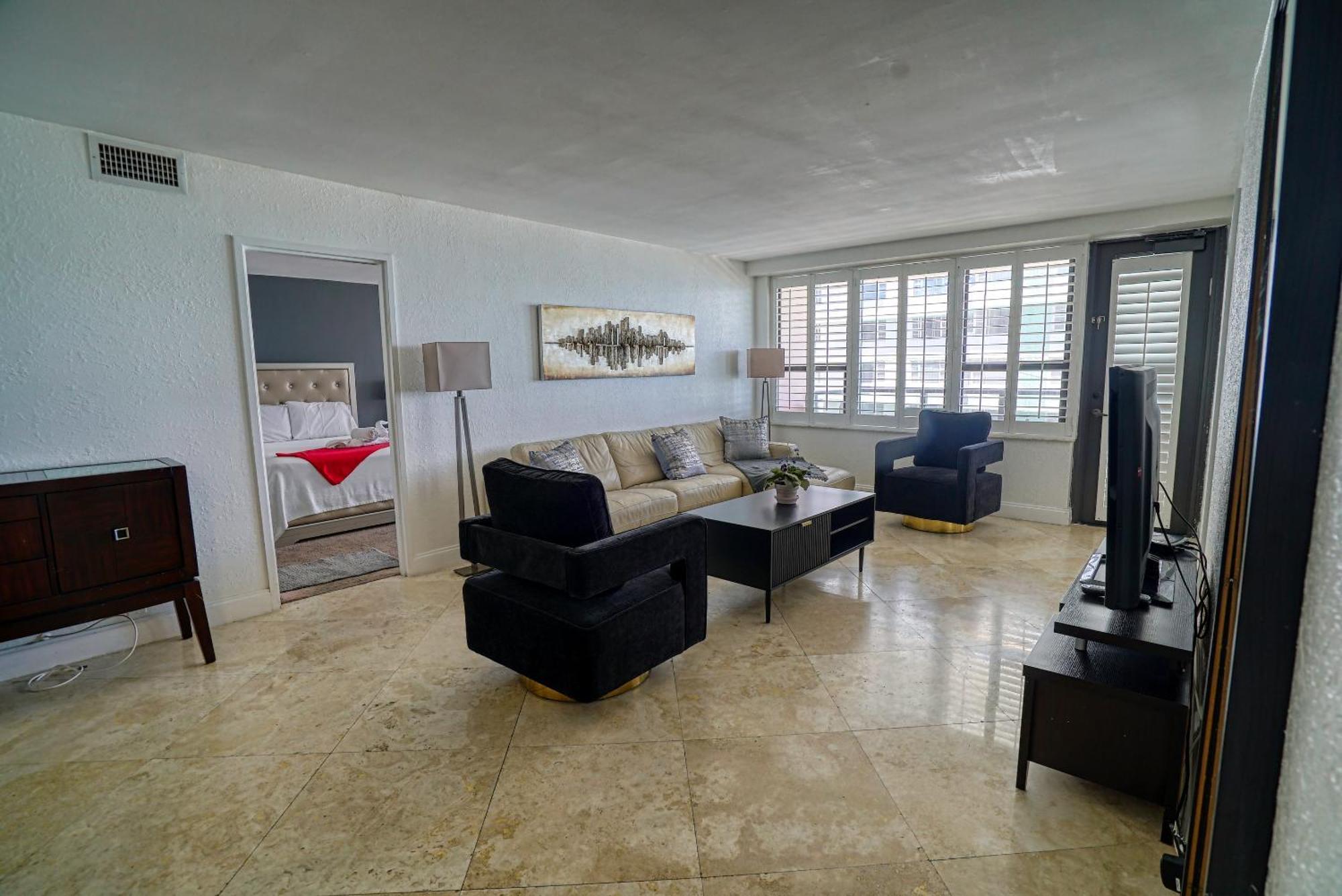 Two Bedroom On The With Balcony And Oceanview *