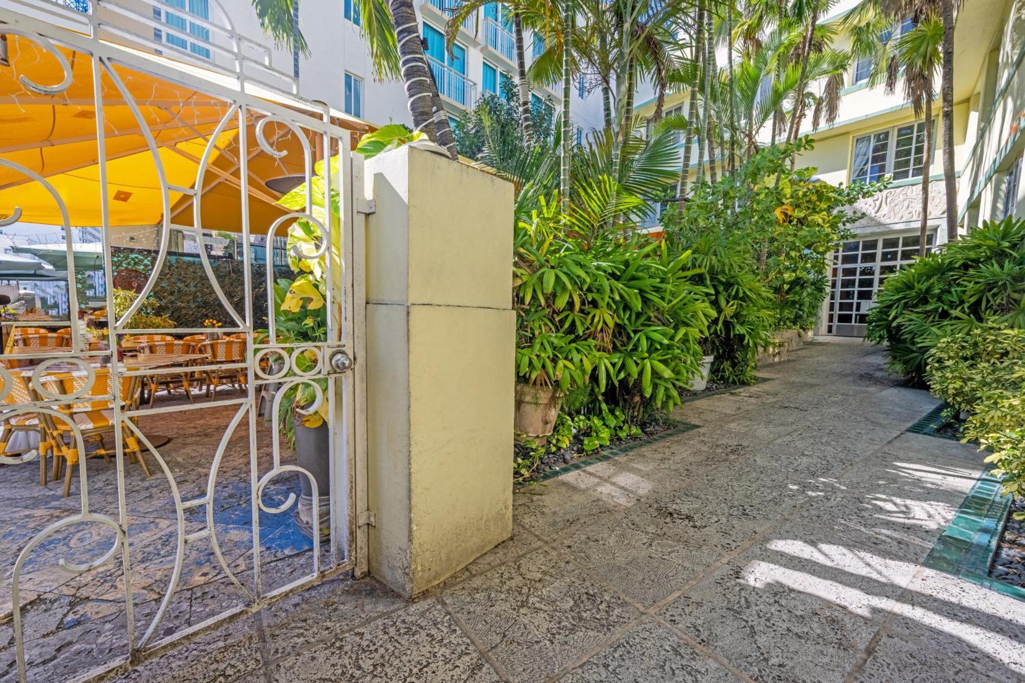 Barbizon On Ocean Drive Apartment *
