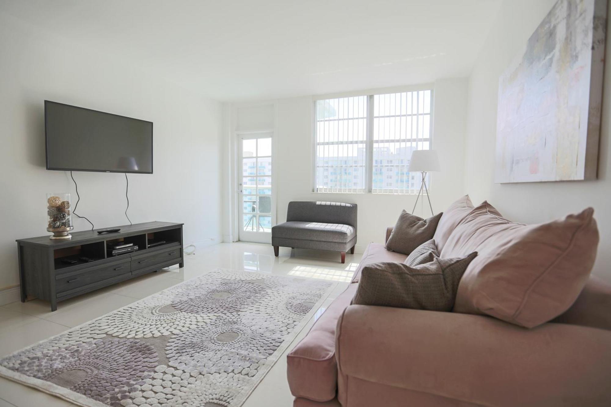 Ocean Reserve Luxury Across From Sunny Isles