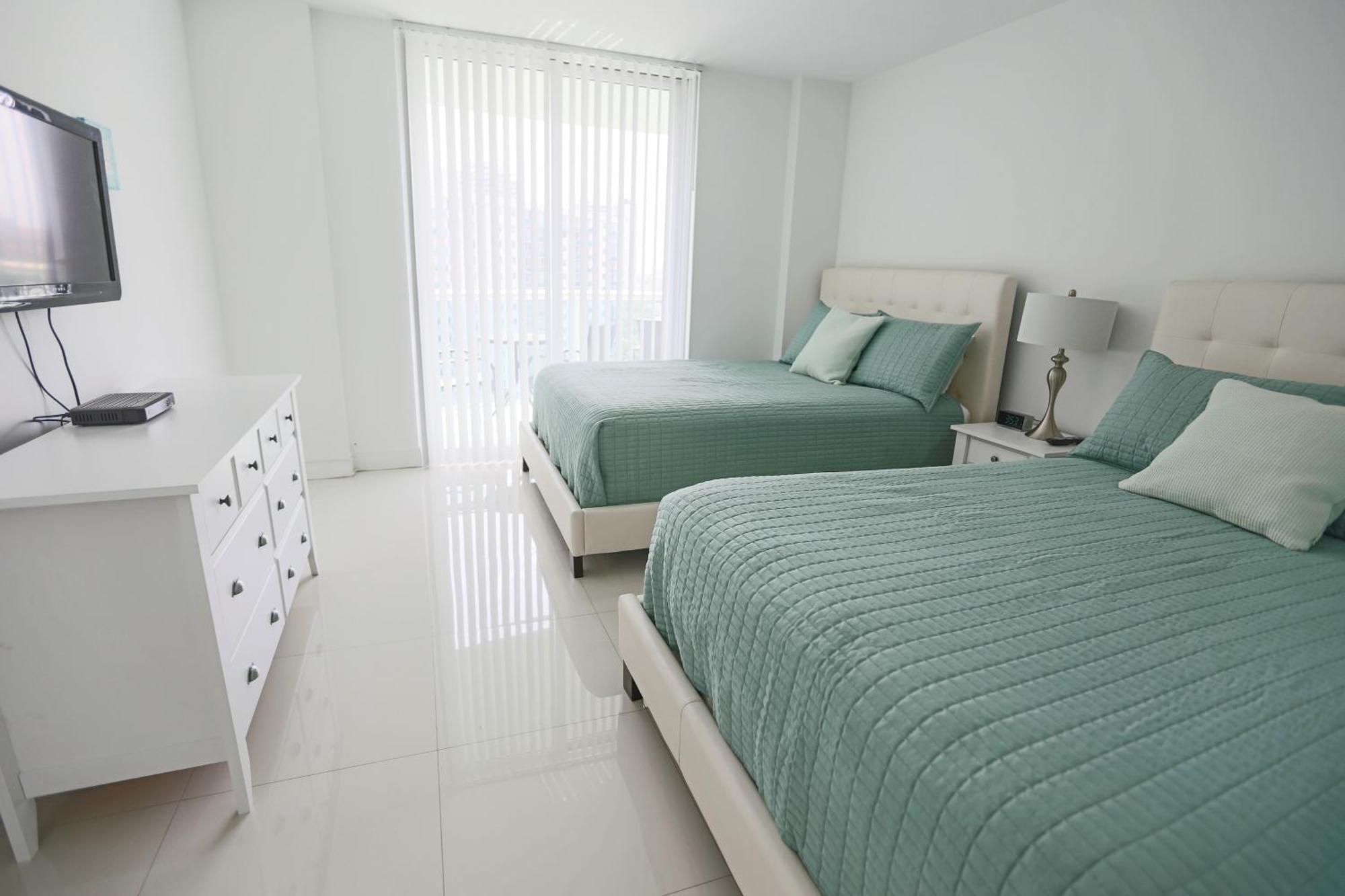 Ocean Reserve Luxury Across From Sunny Isles