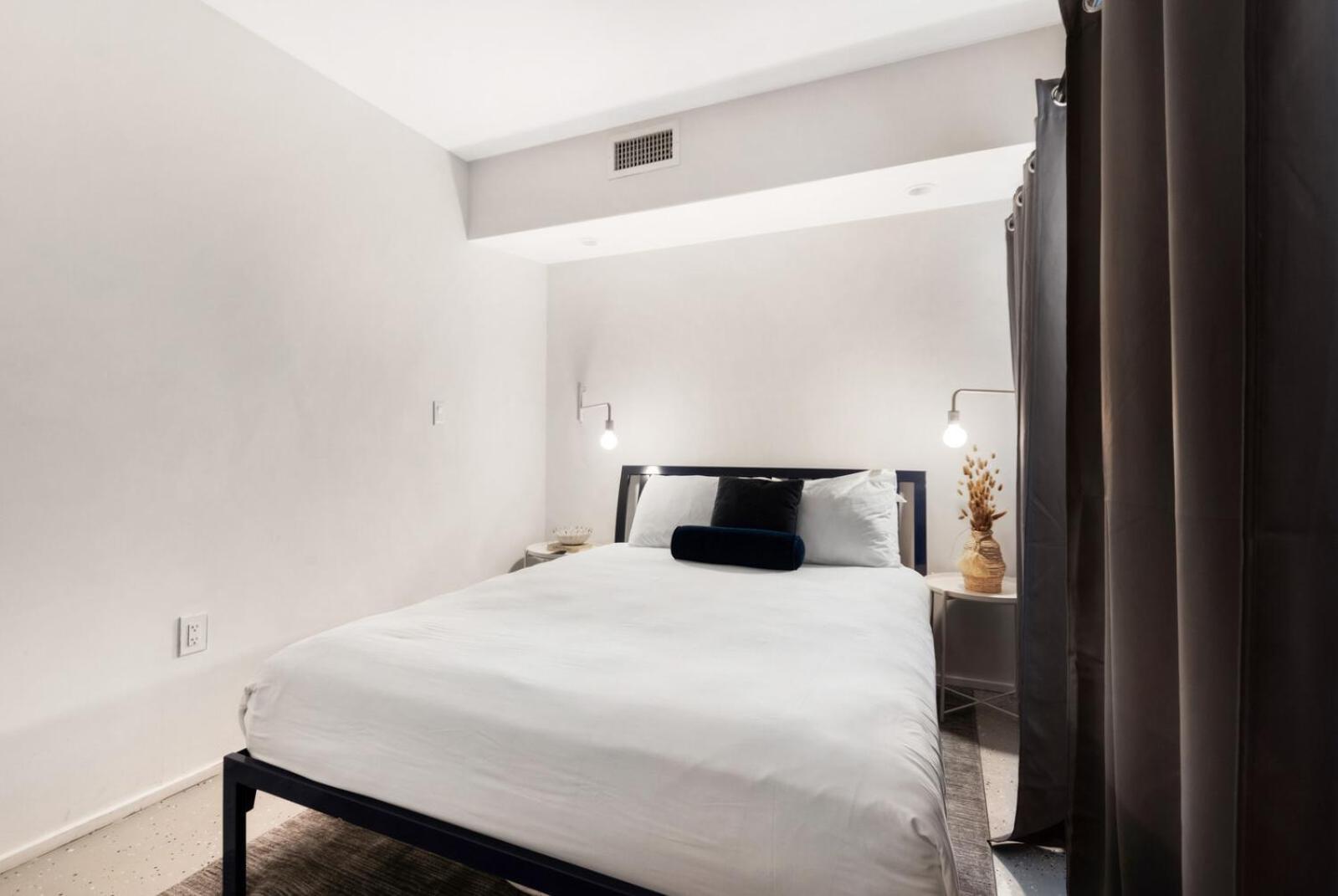 Apartment Roami At 250 Collins