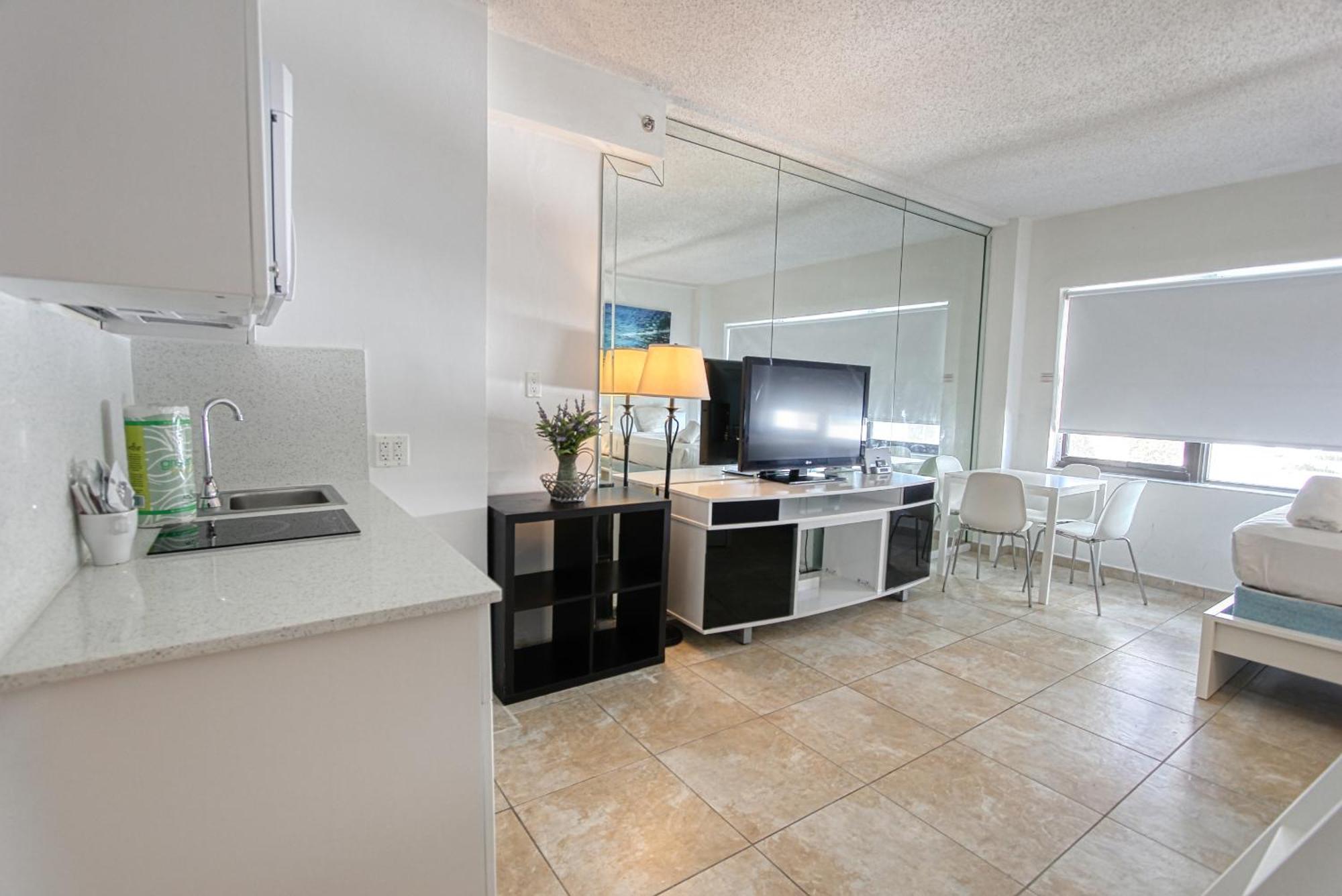 Deluxe And At The Casablanca Aparthotel Miami Beach