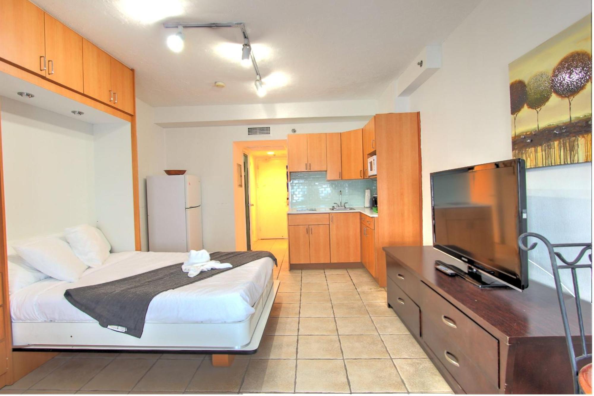 Aparthotel Deluxe And At The Casablanca Miami Beach