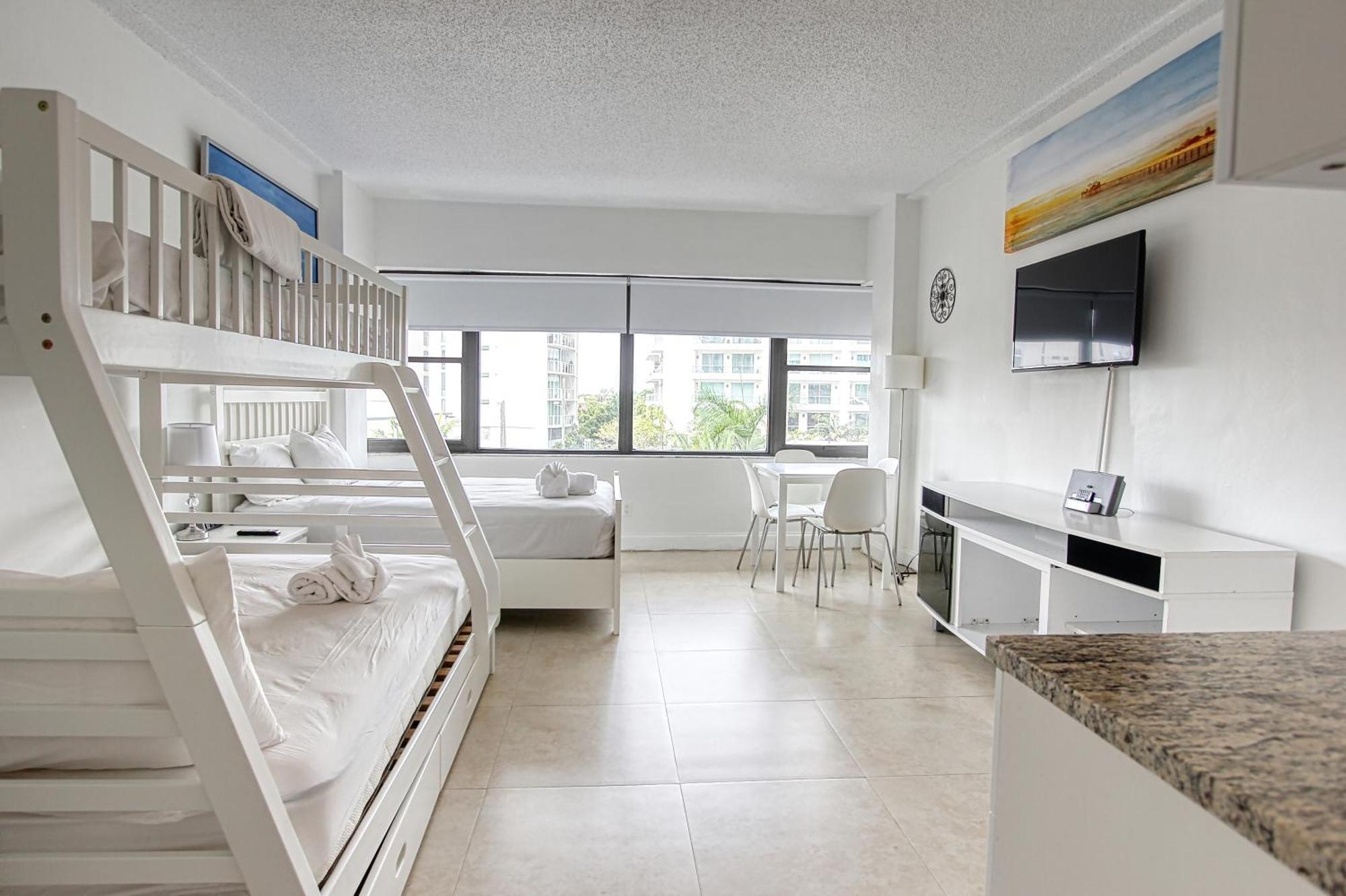 Deluxe And At The Casablanca Miami Beach