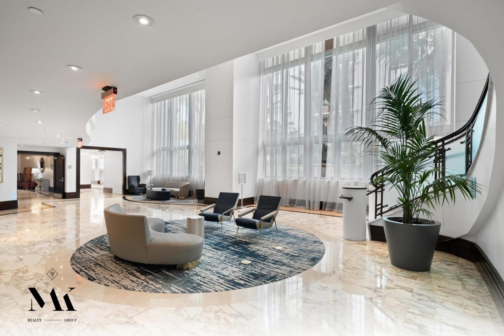 Fontainebleau Balcony W Pool & Ocean View