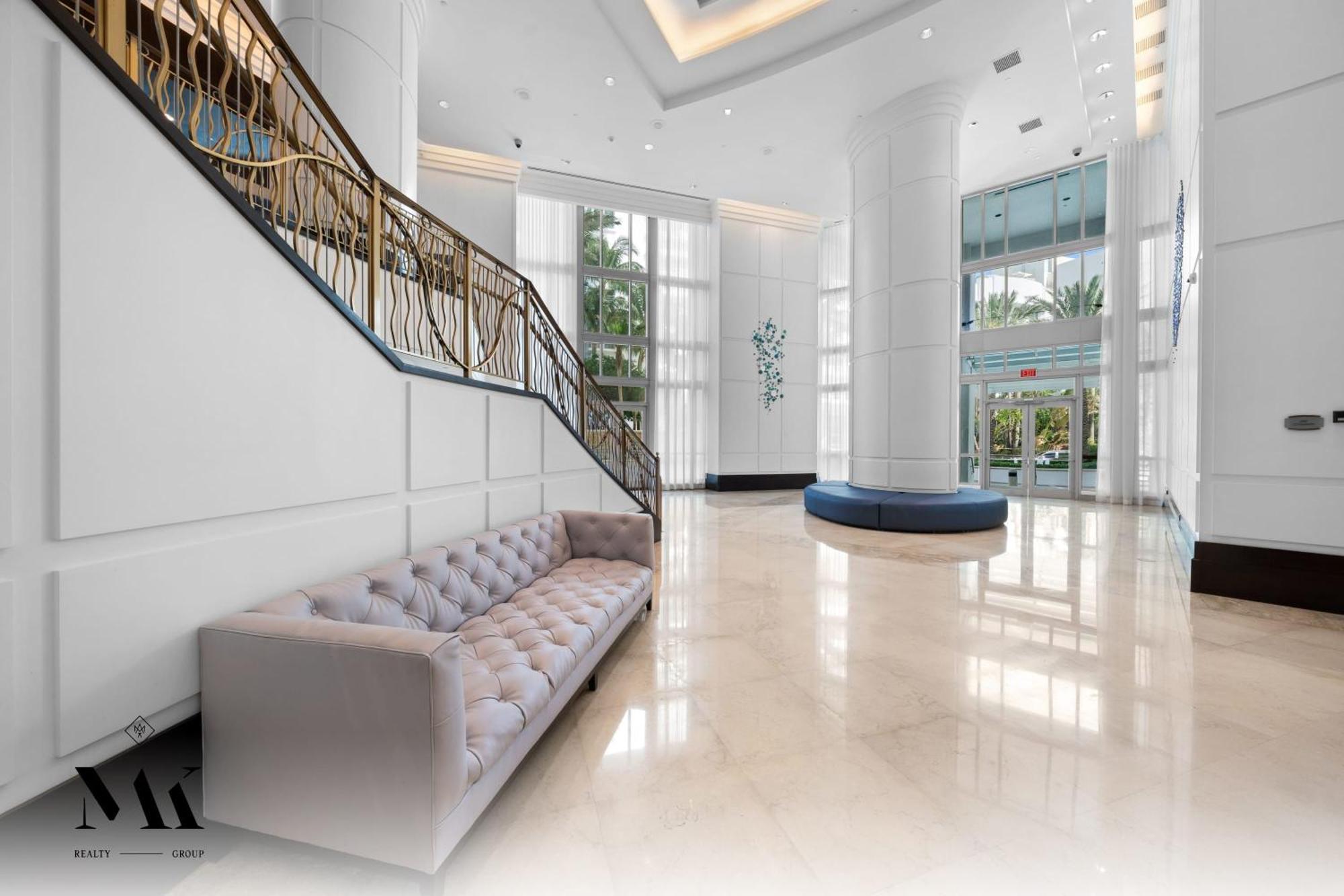 Holiday home Fontainebleau Balcony W Pool & Ocean View *