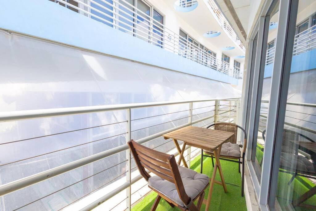 King 1 Bed With Rooftop Pool C202 Apartment