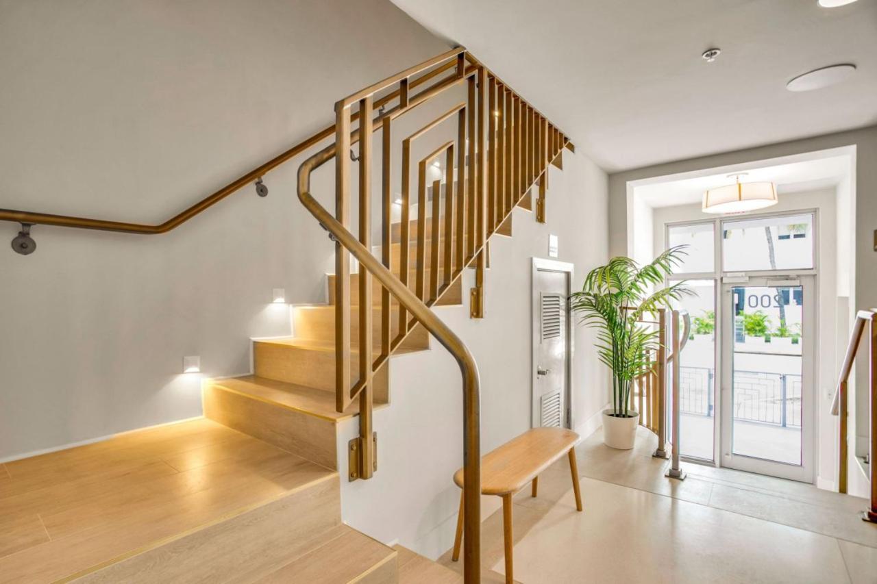 Vonder Miami - Unit 8 *