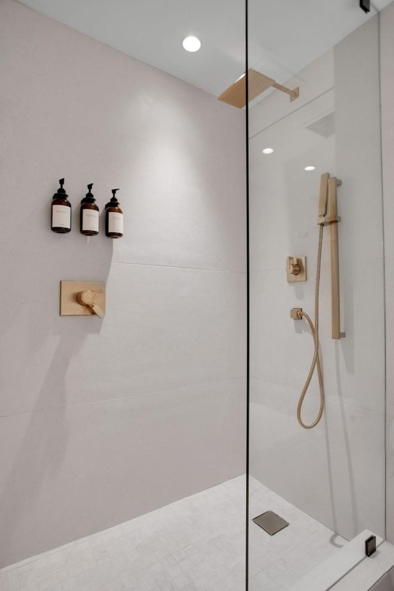 Vonder Miami - Unit 8