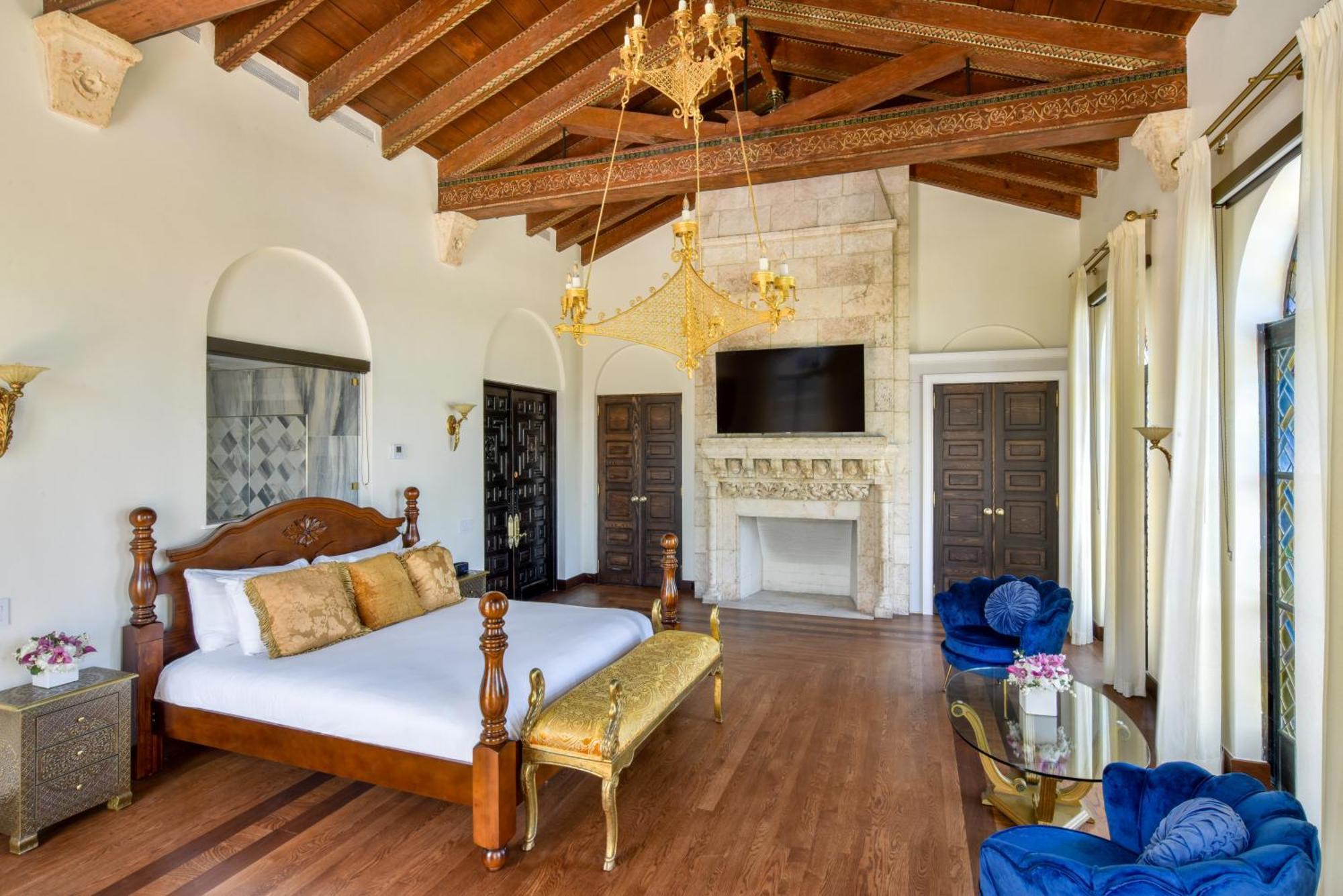 The Casa Casuarina