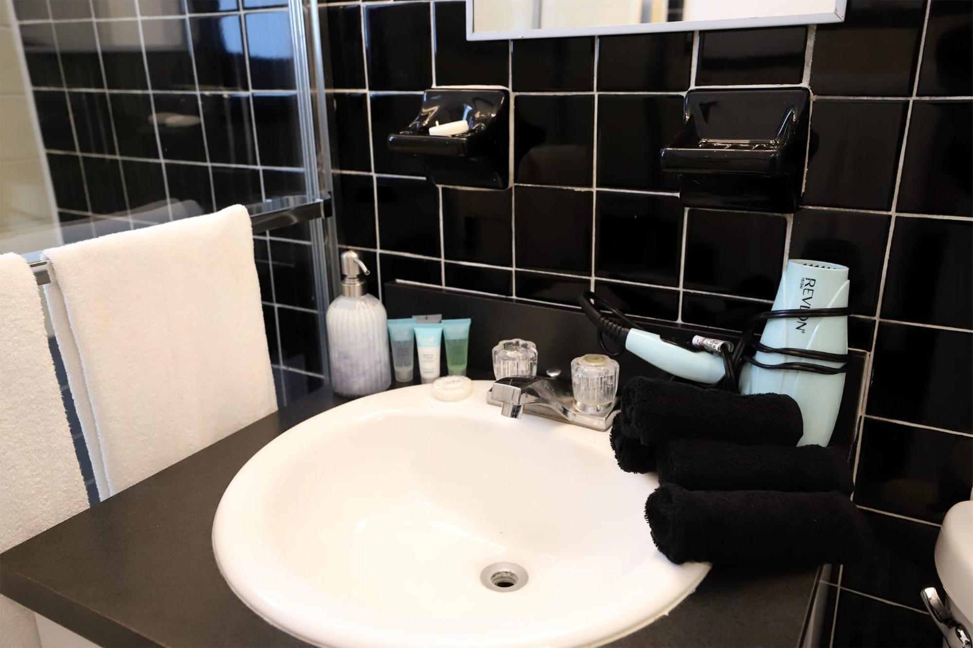 South Free Parking Family & Pet Friendly Walk To & Bay Apartment *