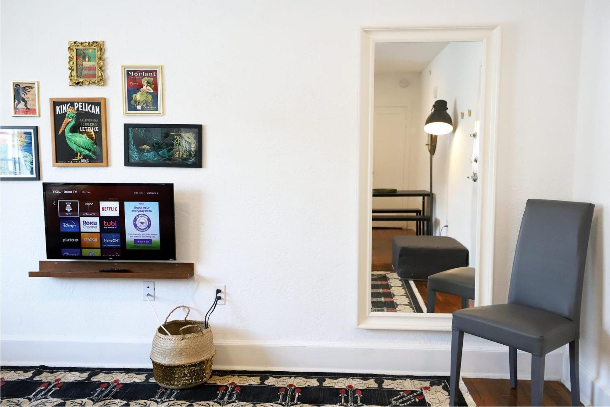Apartment South Free Parking Family & Pet Friendly Walk To & Bay *