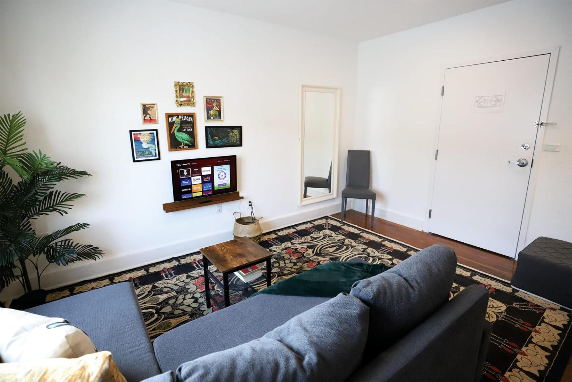 South Free Parking Family & Pet Friendly Walk To & Bay Apartment *