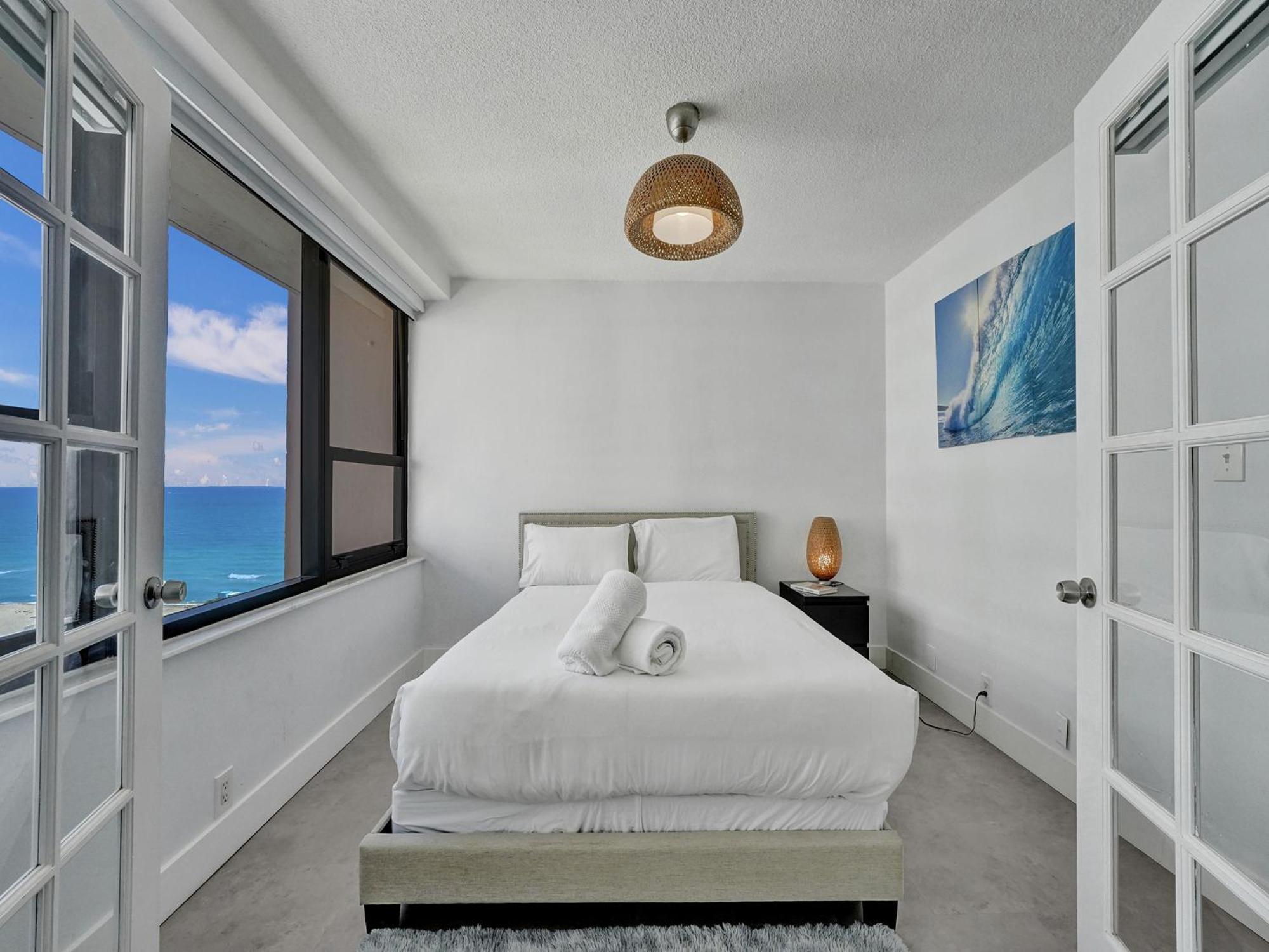 Cozy Beachfront W Service 1410 Apartment