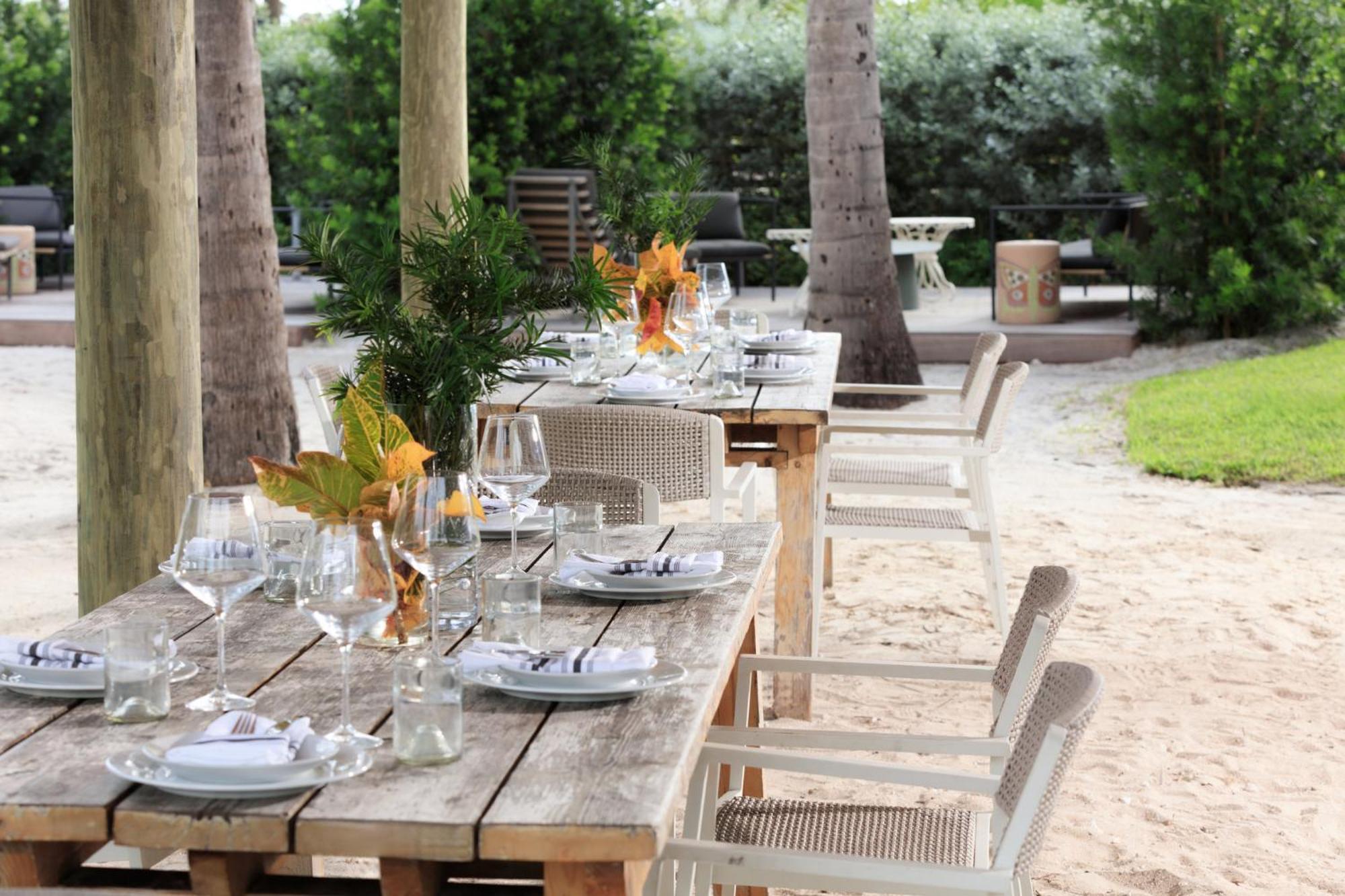 Kimpton Surfcomber By Ihg Resort