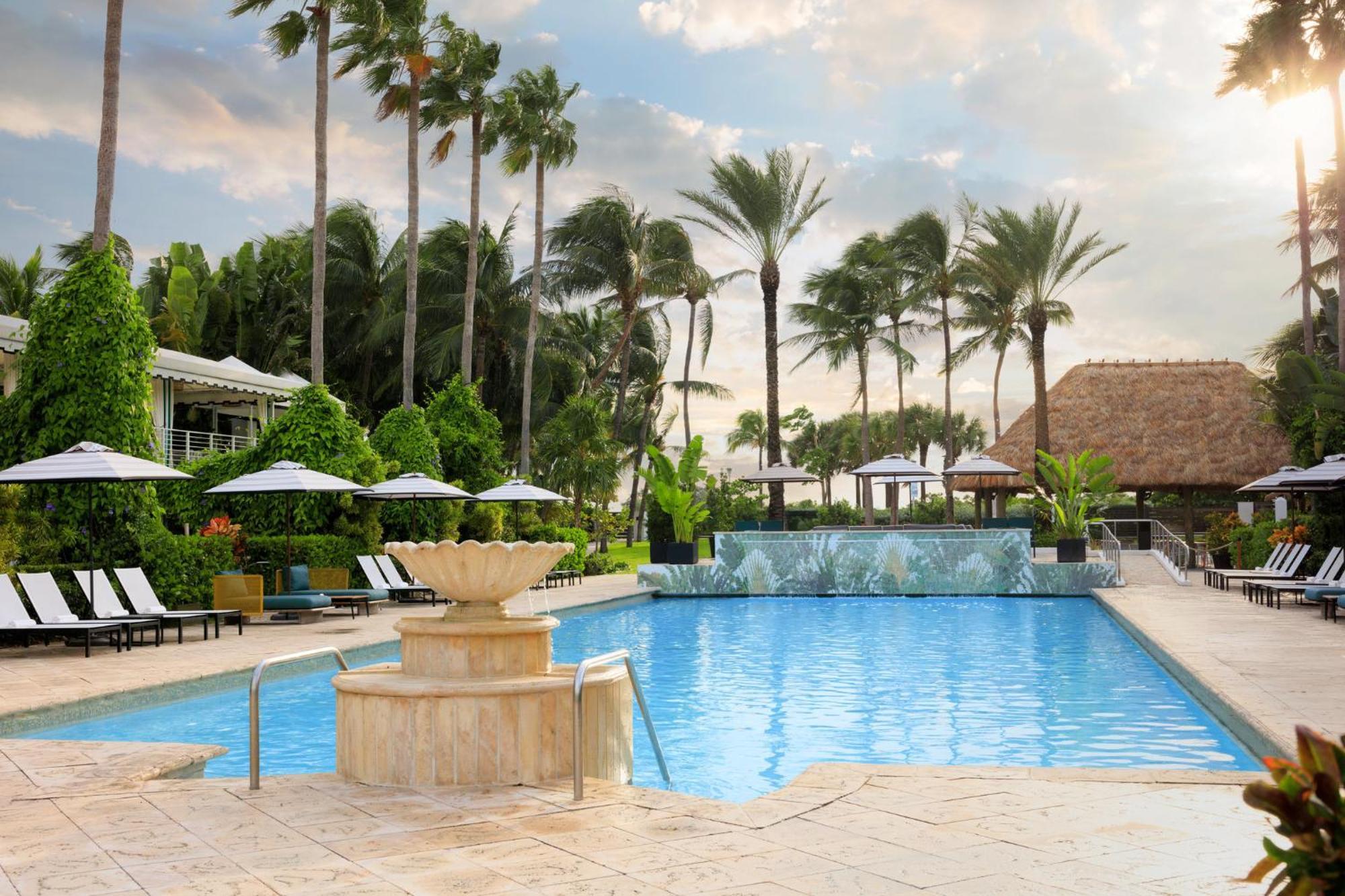 Kimpton Surfcomber By Ihg