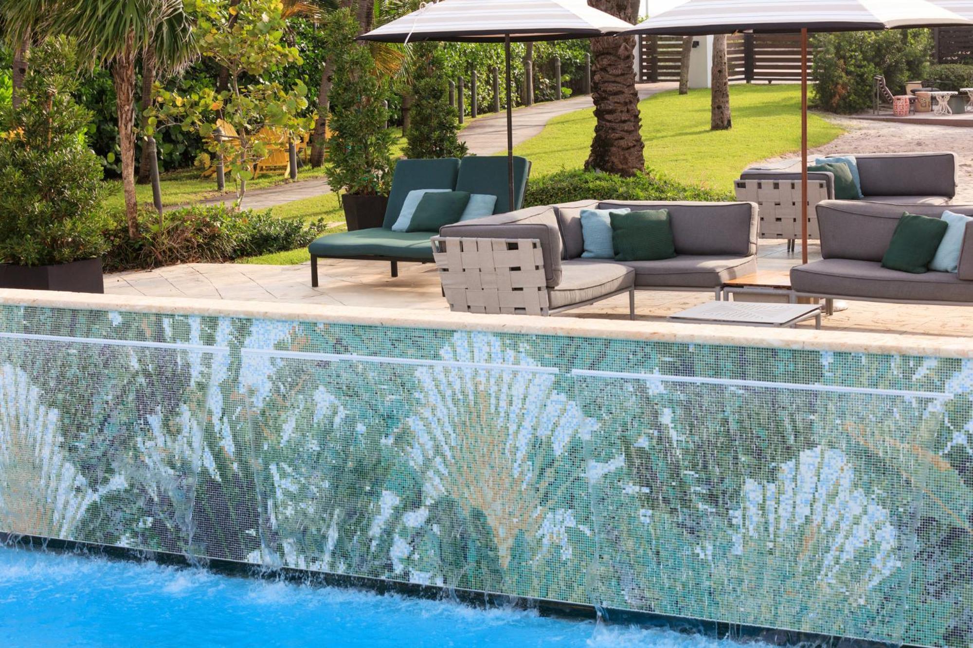 Kimpton Surfcomber By Ihg Resort