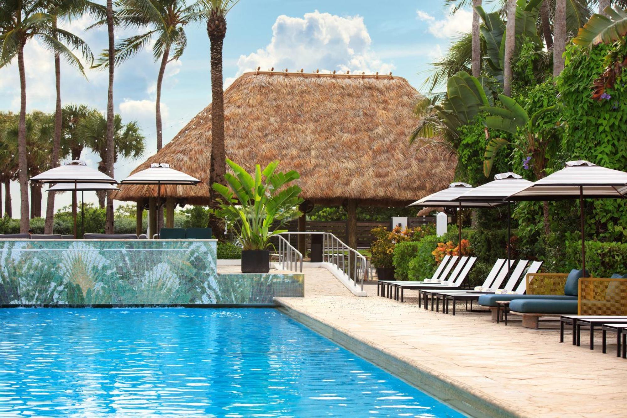 Resort Kimpton Surfcomber By Ihg
