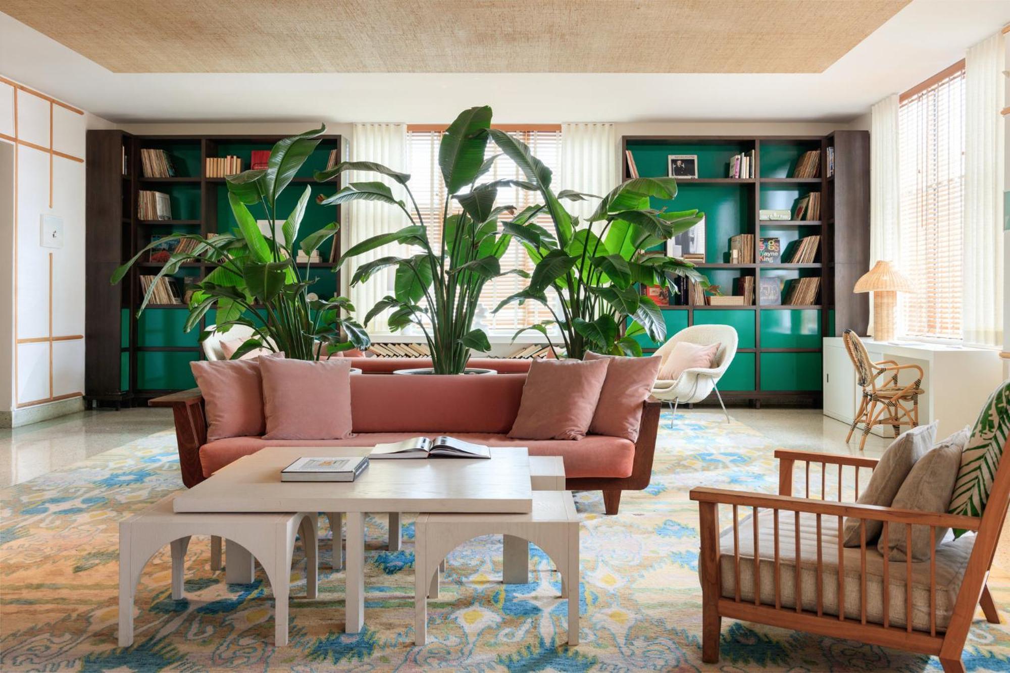 Kimpton Surfcomber By Ihg Resort Miami Beach